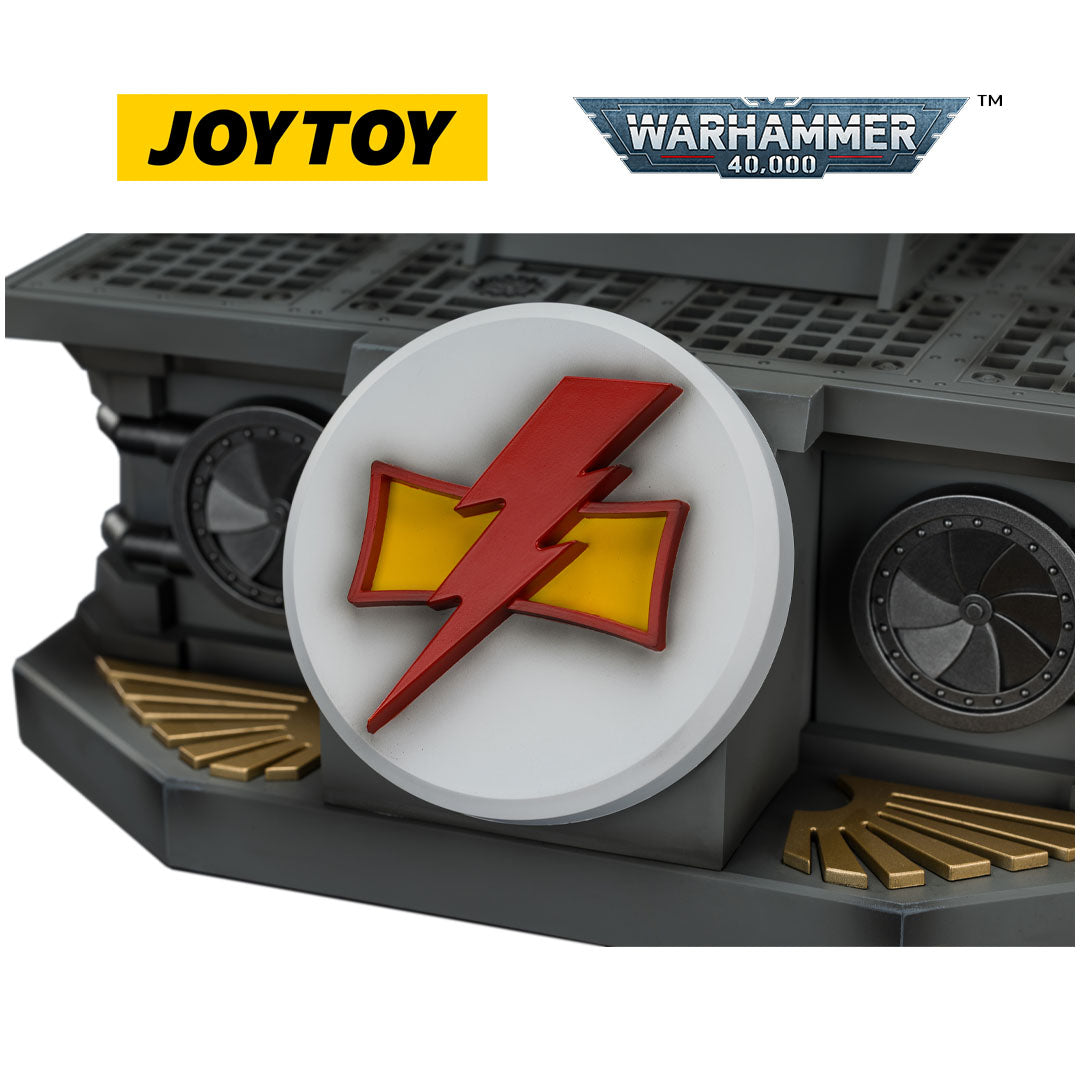 JOYTOY Warhammer 40,000: White Scars Mk X Helmet and Display Stand (1/1 Scale)