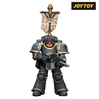 JoyToy Warhammer The Horus Heresy Action Figure - Space Wolves Grey Slayer Pack, Grey Slayer with Legion Vexilla (1/18 Scale) Preorder