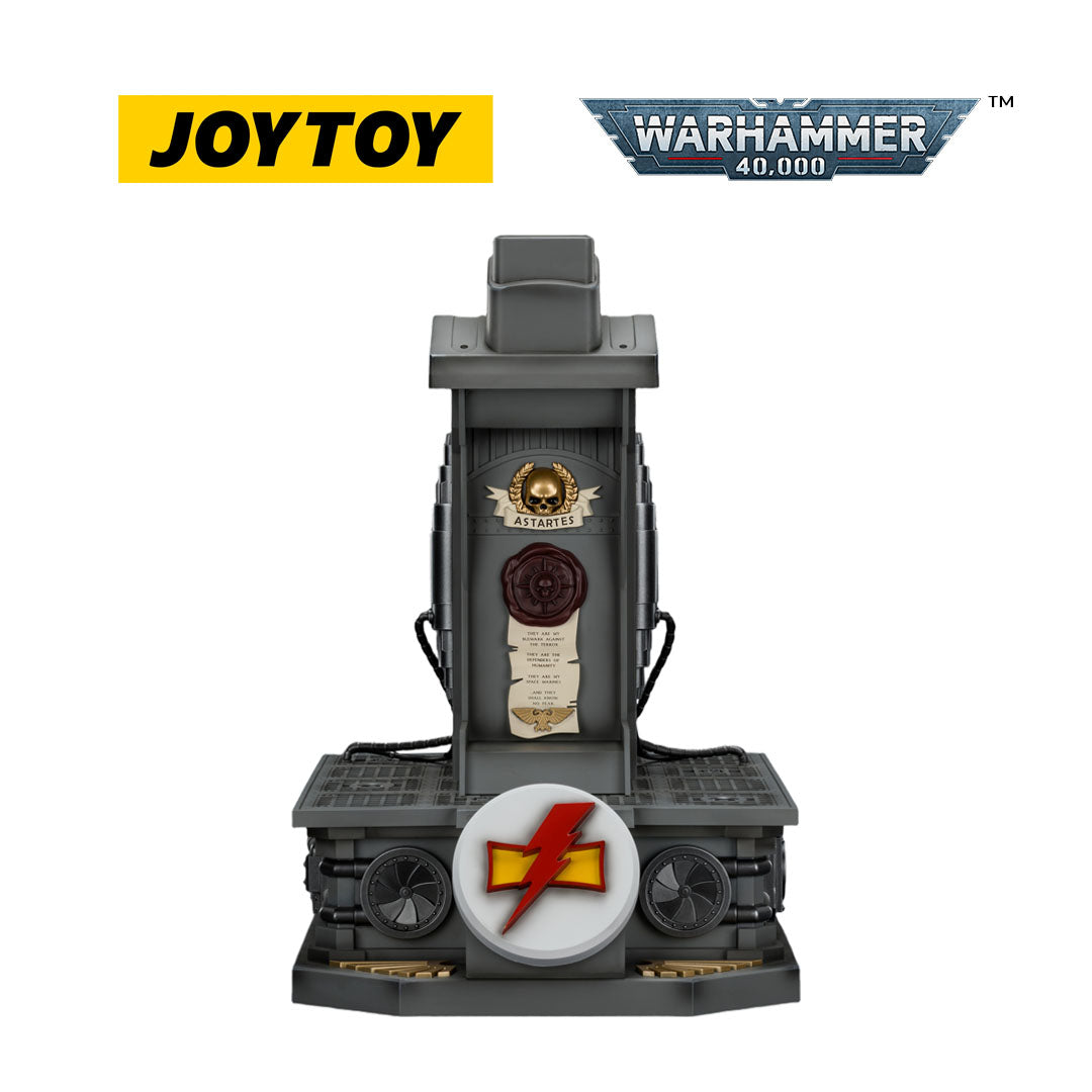 JOYTOY Warhammer 40,000: White Scars Mk X Helmet and Display Stand (1/1 Scale)