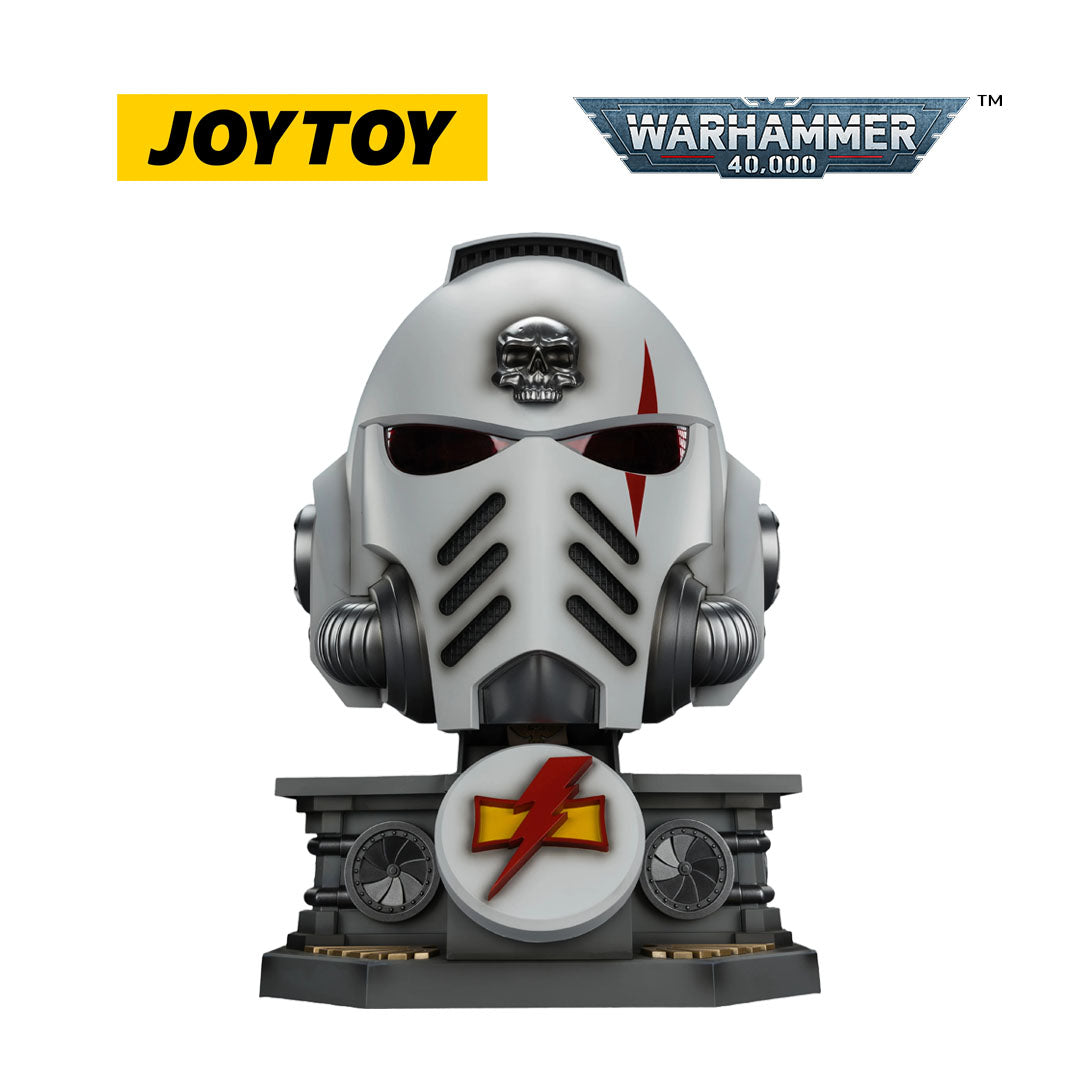 JOYTOY Warhammer 40,000: White Scars Mk X Helmet and Display Stand (1/1 Scale)