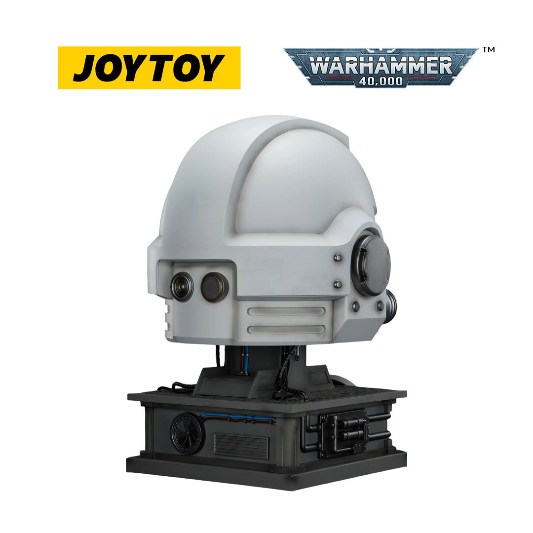 JOYTOY Warhammer 40,000: White Scars Mk X Helmet and Display Stand (1/1 Scale)