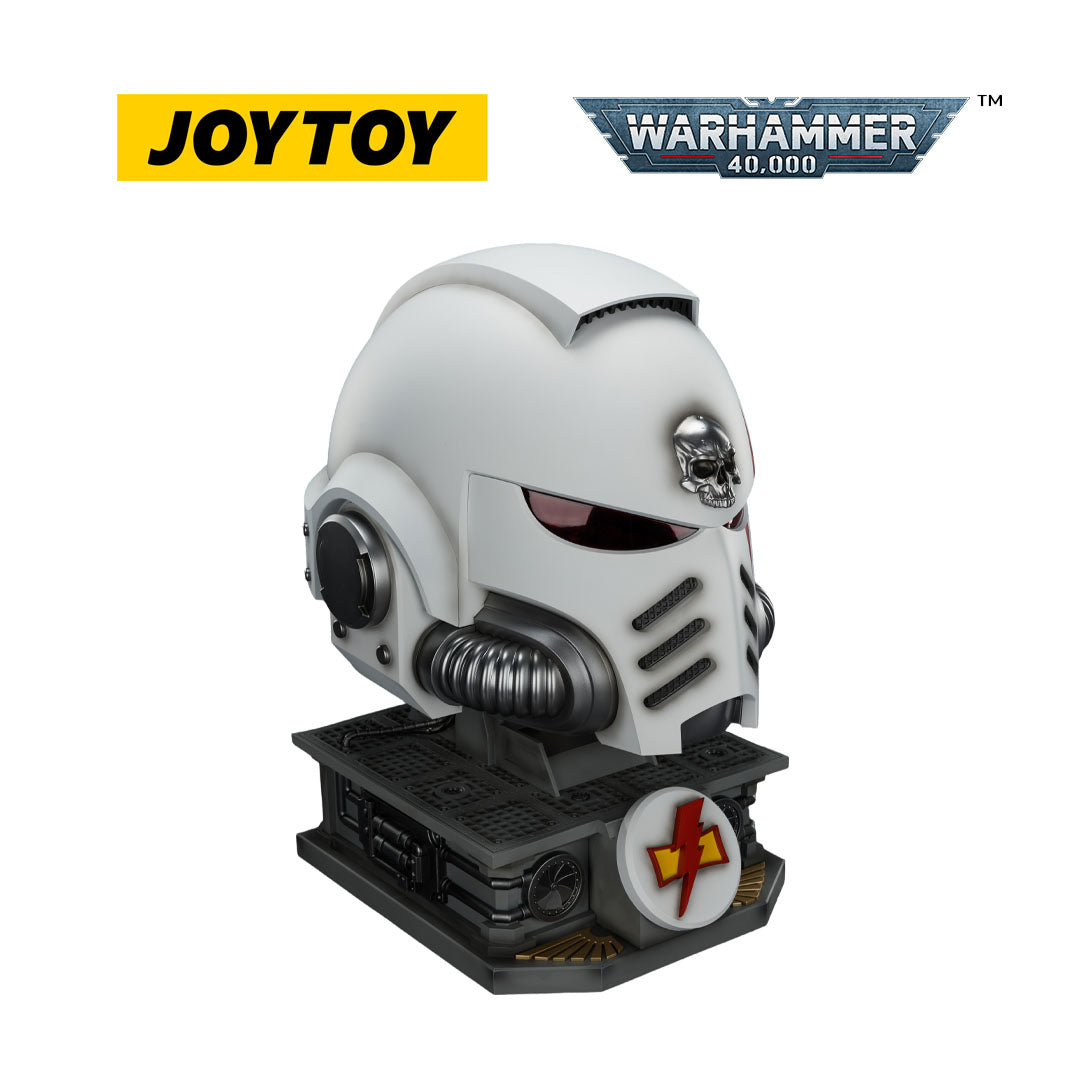 JOYTOY Warhammer 40,000: White Scars Mk X Helmet and Display Stand (1/1 Scale)