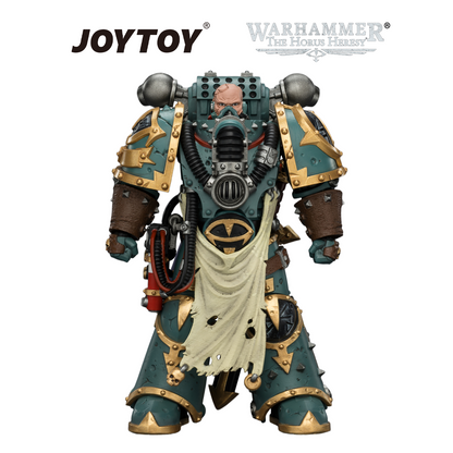JOYTOY Warhammer The Horus Heresy - Sons of Horus, Maloghurst the Twisted, The Warmaster's Equerry, with Legion Standard and Banestrike Bolter (1/18 Scale)