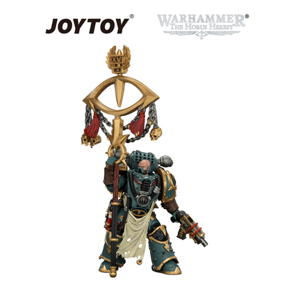 JOYTOY Warhammer The Horus Heresy - Sons of Horus, Maloghurst the Twisted, The Warmaster's Equerry, with Legion Standard and Banestrike Bolter (1/18 Scale)